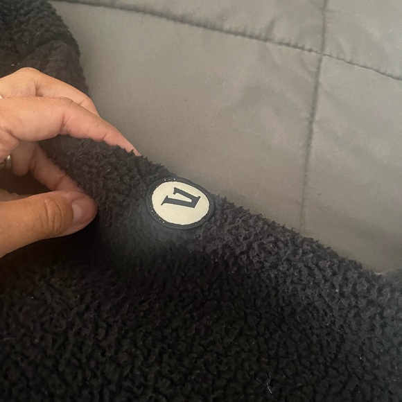 Vuori women utility Sherpa jacket size medium - new with tag - black - Picture 2 of 5